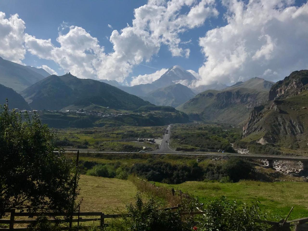 Riverside Kazbegi Bagian luar foto